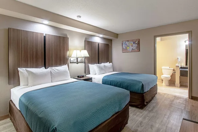 غرفة بسريرين كوين لذوي الإعاقة، Econo Lodge Kingsville 2/3