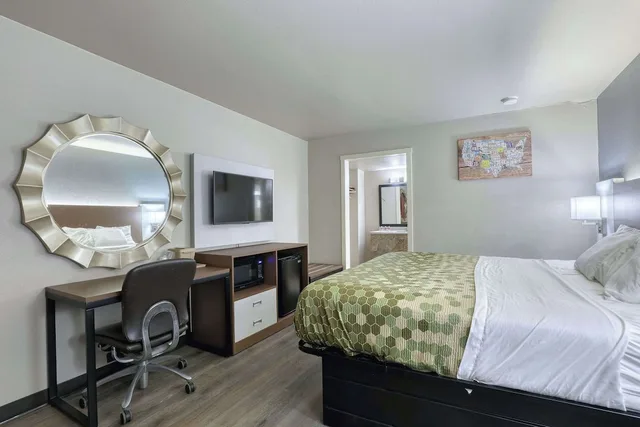 غرفة قياسية بسرير كينج، Econo Lodge Neenah 3/10
