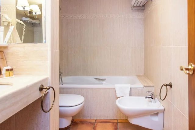 غرفة قياسية بسريرين منفصلين بشرفة، Vila de Tossa - Adults Only 6/7