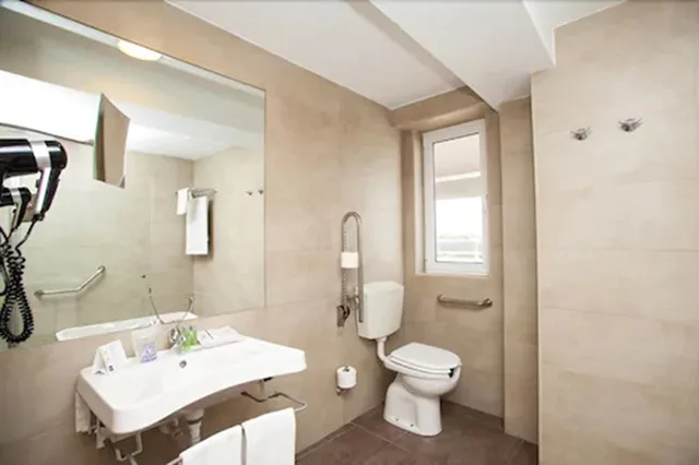غرفة بسرير مزدوج بإطلالة على الفناء بشرفة، Don Pepe Hotel - Adults Only 4/4
