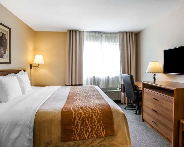 غرفة بسرير كوين بإطلالة على الجبل لذوي الإعاقة، Quality Inn Lone Pine Near Mount Whitney 1/2