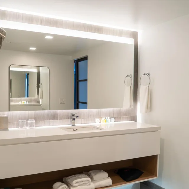 استوديو بريميوم بسرير كينج، The Windsor Suites 4/5