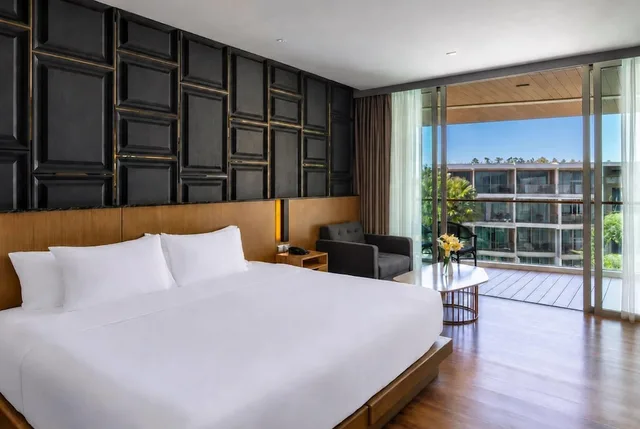 Deluxe, King Bed, Pool View, Wyndham Grand Nai Harn Beach Phuket 1/10