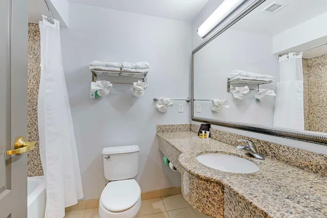 غرفة كبيرة بسريرين كوين لذوي الإعاقة، Best Western Plus First Coast Inn & Suites 4/5