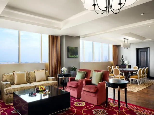 جناح جونيور بسرير كينج، فندق كمبينسكي العثمان الخبر(Kempinski Al Othman Hotel) 2/3