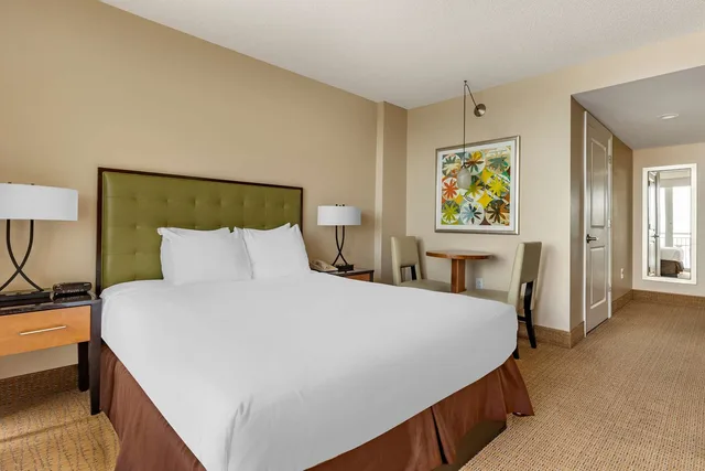 Studio, Queen Bed, Ocean Front, Kitchenette، Hilton Vacation Club Ocean Beach Club Virginia Beach 1/3