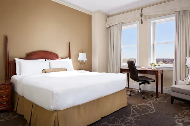 غرفة بسريرين كوين بإطلالة على المدينة، Fairmont Hotel Macdonald 4/6