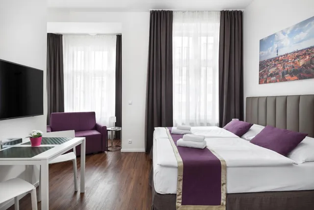 Executive, Suite, Elizabeth Suites 1/1