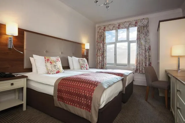 غرفة بسريرين منفصلين بإطلالة على البحر، Hydro Hotel 6/10