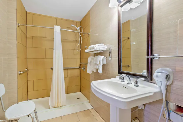 غرفة لذوي الإعاقة، Best Western Brady Inn 6/7