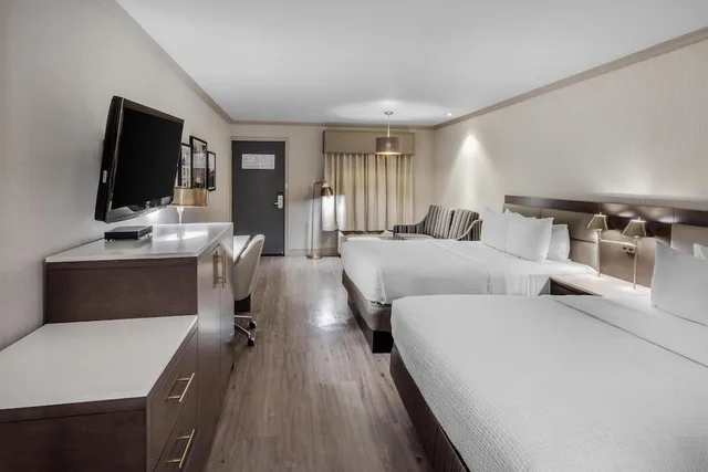 غرفة قياسية بسريرين كوين مع أريكة، Best Western Plus Executive Suites 5/10
