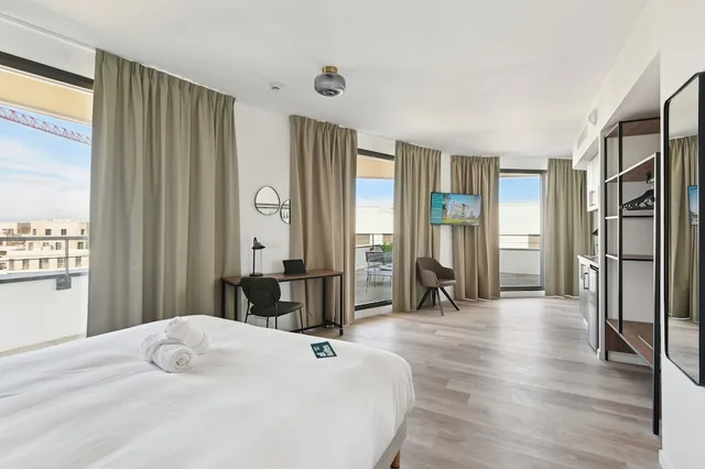 Executive, Studio, King Bed, Terrace, All Suites Appart Hotel Paris Ouest Colombes 1/5