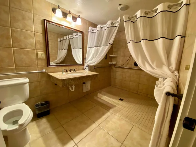 غرفة بسريرين كوين لذوي الإعاقة، Best Western Sheridan Center 6/6