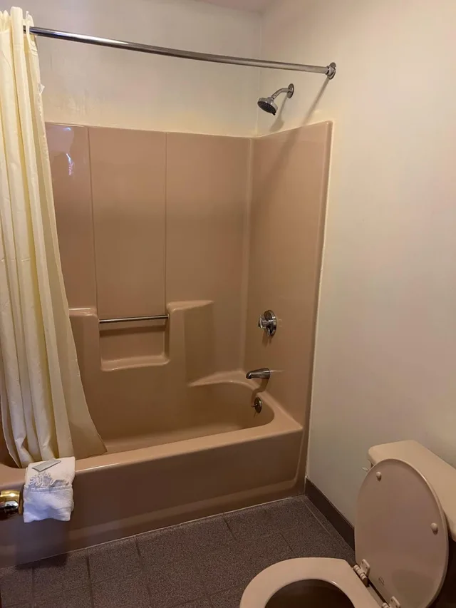 غرفة بسرير كينج، American Inn 9/10