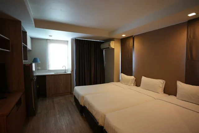 Suite, 1 Double and 4 Single Beds، Baan Tanwa - Mrt Ratchadapisek 2/3