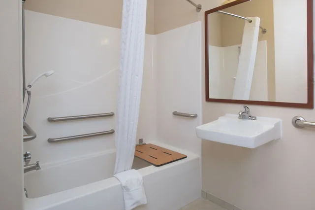 غرفة بسرير كوين بغرفة نوم واحدة، Candlewood Suites Peoria At Grand Prairie 7/9