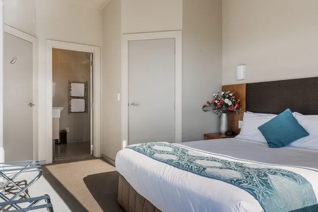 جناح تنفيذي بسرير كوين بغرفة نوم واحدة، Ocean Breeze Hotel Takapuna 1/2