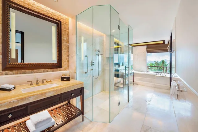 جناح بسرير كينج بإطلالة على البحر بشرفة بغرفة نوم واحدة، The St Regis Sanya Yalong Bay Resort 3/4