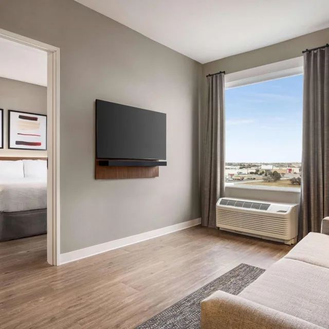 جناح بسرير كينج بغرفة نوم واحدة، Hawthorn Extended Stay by Wyndham Del Rio 1/2