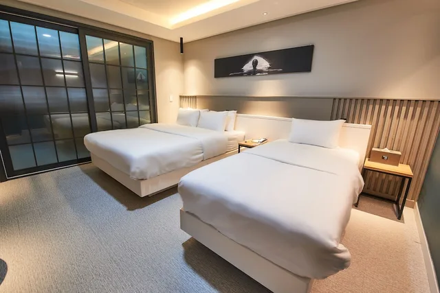 Vip, Residence, Twin Beds, 1 Double and 1 Single Bed، West In Hotel 5/10