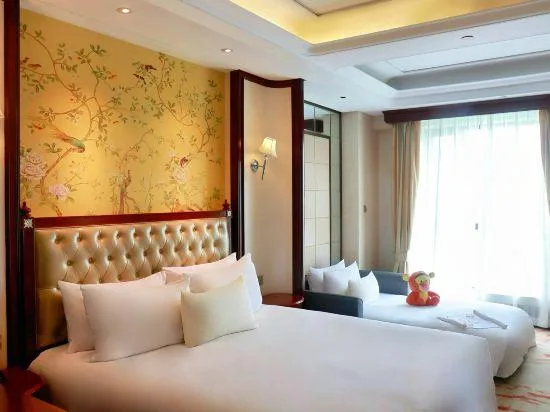 Family, Linhai S And N International Hotel 1/1