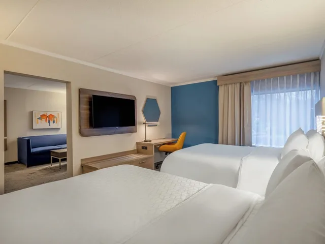 غرفة بسريرين كوين لذوي الإعاقة، Holiday Inn Express & Suites Greensboro - (I-40 @ Wendover) 2/3