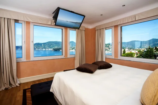 جناح بانورامي بسريرين كينج بإطلالة على البحر بشرفة بغرفتي نوم، Grand Hotel Bristol Resort and Spa 9/10