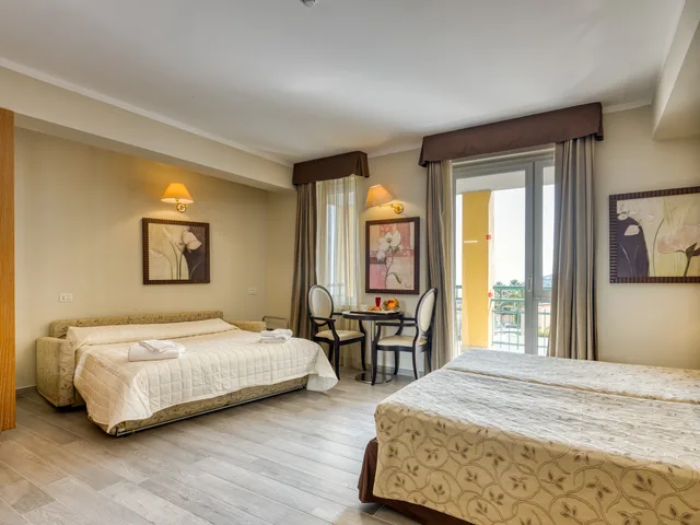 غرفة سوبيريور رباعية، Hotel Cristina 5/15