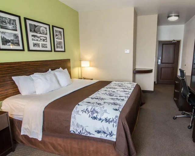 جناح، Sleep Inn & Suites Colby 1/5