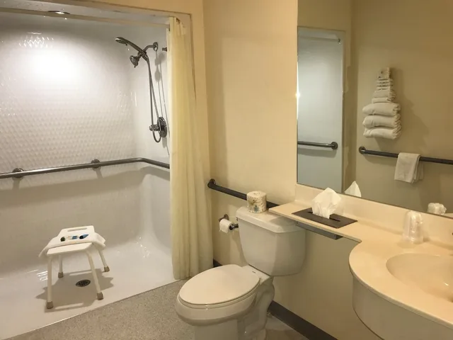 Deluxe, Single, King Bed, Travelodge by Wyndham Chadron 5/8