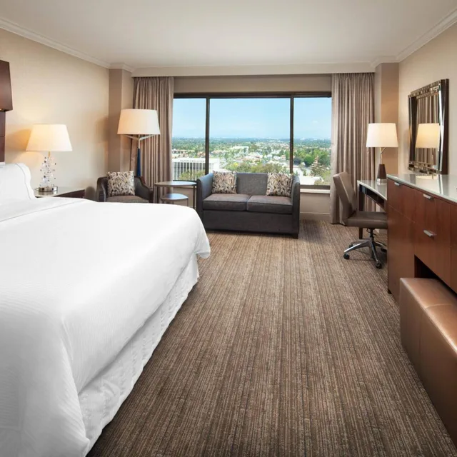 غرفة تقليدية بسرير كينج، The Westin South Coast Plaza 1/10
