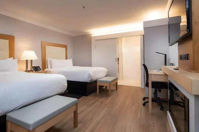 غرفة ديلوكس رباعية بسرير مزدوج لذوي الإعاقة، Millwood Inn And Suites 1/1