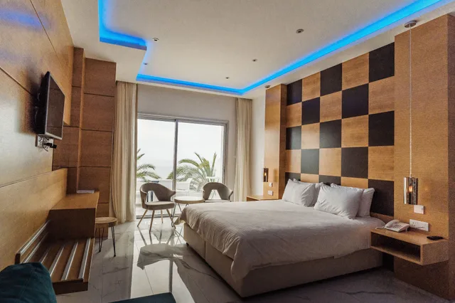 جناح جونيور بسرير كينج بإطلالة على البحر، Vrachia Hotel 3/6