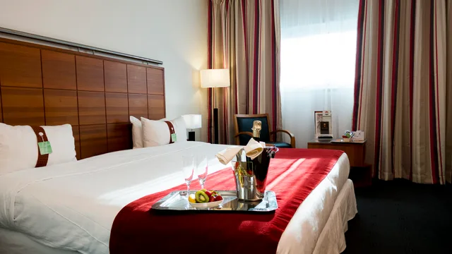 غرفة قياسية بسريرين منفصلين، Holiday Inn Bordeaux Sud Pessac 2/3