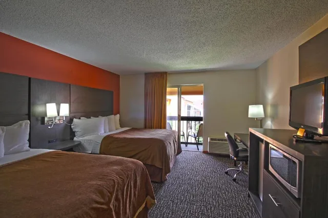 غرفة بريميير بسرير كوين، Chicago Club Inn & Suites 1/1