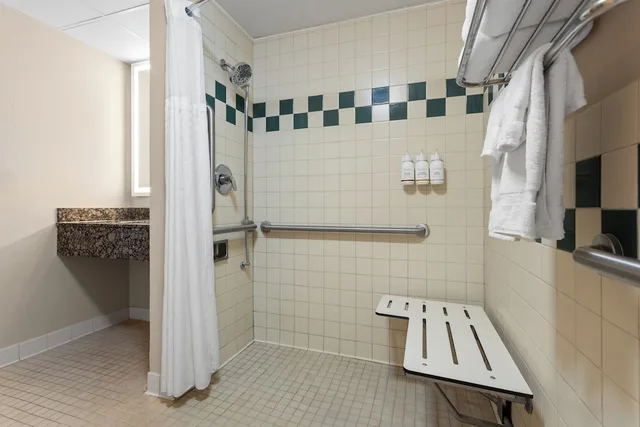 1 Bedroom, Suite, King Bed, Accessible, Americinn By Wyndham Roseau 3/3