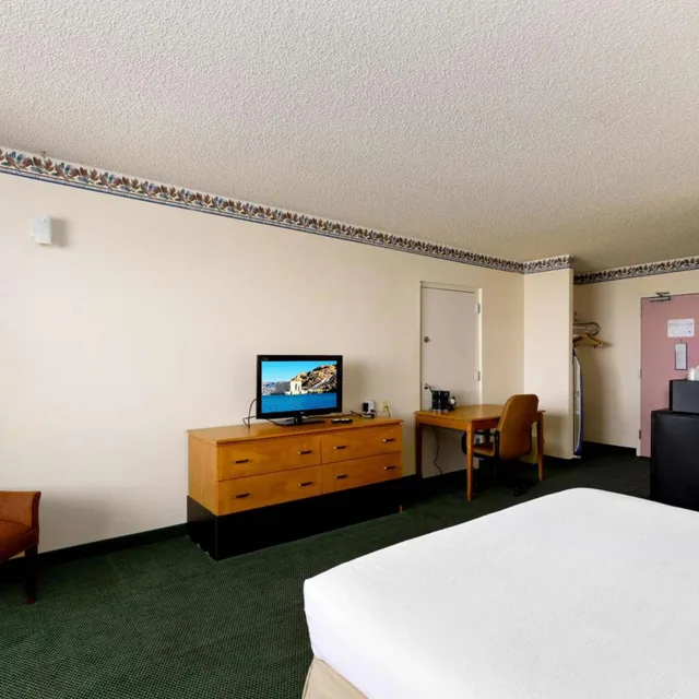 1 King Bed - Non-Smoking, Micfridge، Studio6 Suites Lake Havasu City AZ 6/9