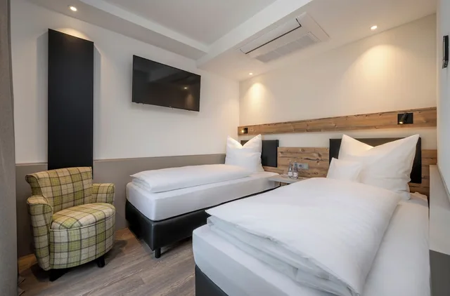 جناح جونيور بسريرين منفصلين وفرشتي فوتون وسرير كوين، Ringhotel Kohlers Forsthaus 1/5