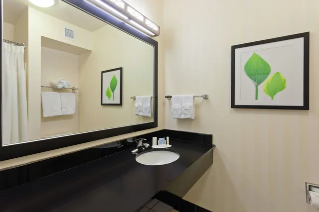 غرفة، Fairfield Inn Suites Los Angeles West Covina 4/4