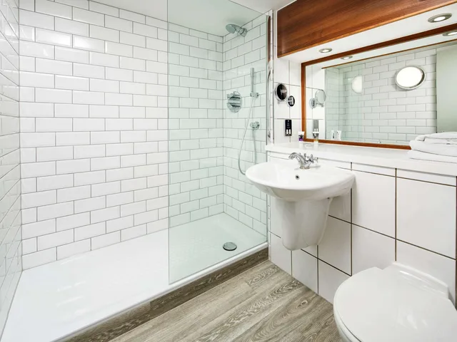 Classic, Double Bed, Inland View، Mercure Brighton Seafront Hotel 2/2