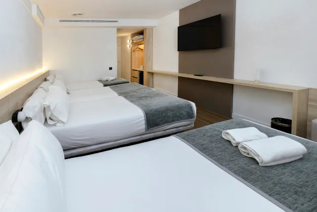 غرفة رباعية، Hotel Sercotel Delfos Andorra 3/5
