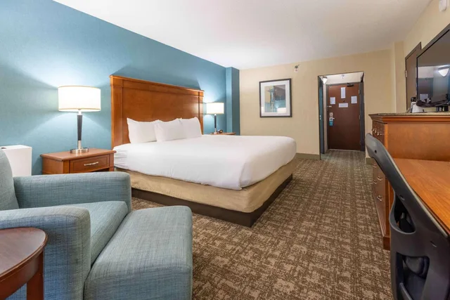 غرفة سوبيريور بسرير كينج، Pear Tree Inn St Louis Near Union Station 2/4