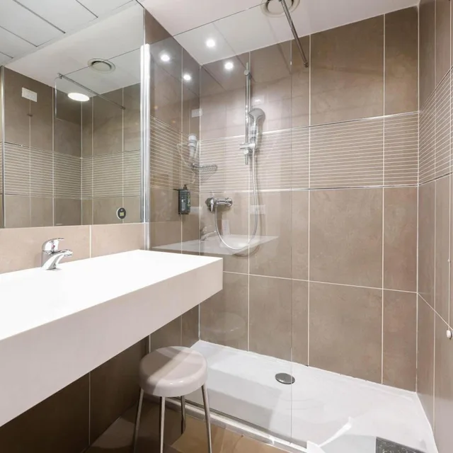 غرفة بسريرين منفصلين، B&B Hotel Trento 9/10