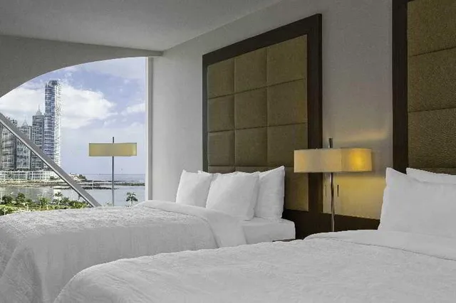 غرفة فاخرة ثلاثية، Le Meridien Panama 1/1