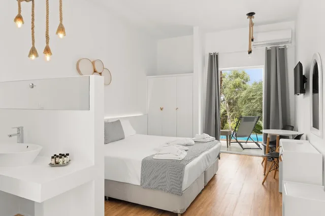 Premium, Double Bed, Shared Pool، Mr & Mrs White Corfu 1/3