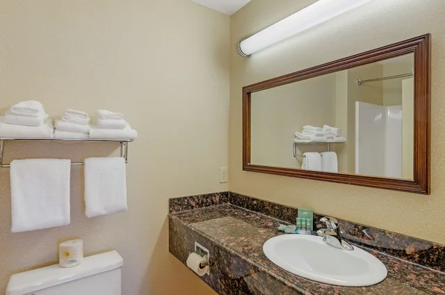 غرفة قياسية بسريرين كوين، Best Western North Roanoke 5/5