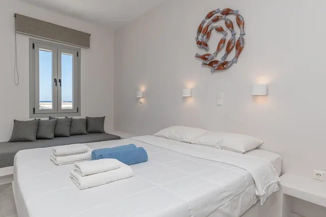Deluxe, Suite, Queen Bed, Sofa, Hot Tub, Golden Sand Naxos 2/10