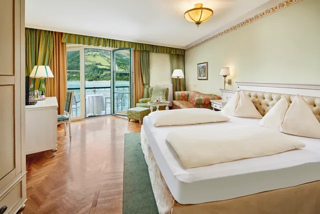 غرفة ديلوكس ثلاثية بإطلالة على البحيرة، Grand Hotel Zell Am See 1/3