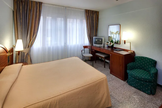 غرفة قياسية مفردة، Hotel Gaudi 1/2