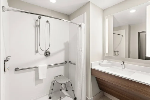 Standard, 2 Queen Beds, Accessible, Holiday Inn Austin North - Round Rock 7/7